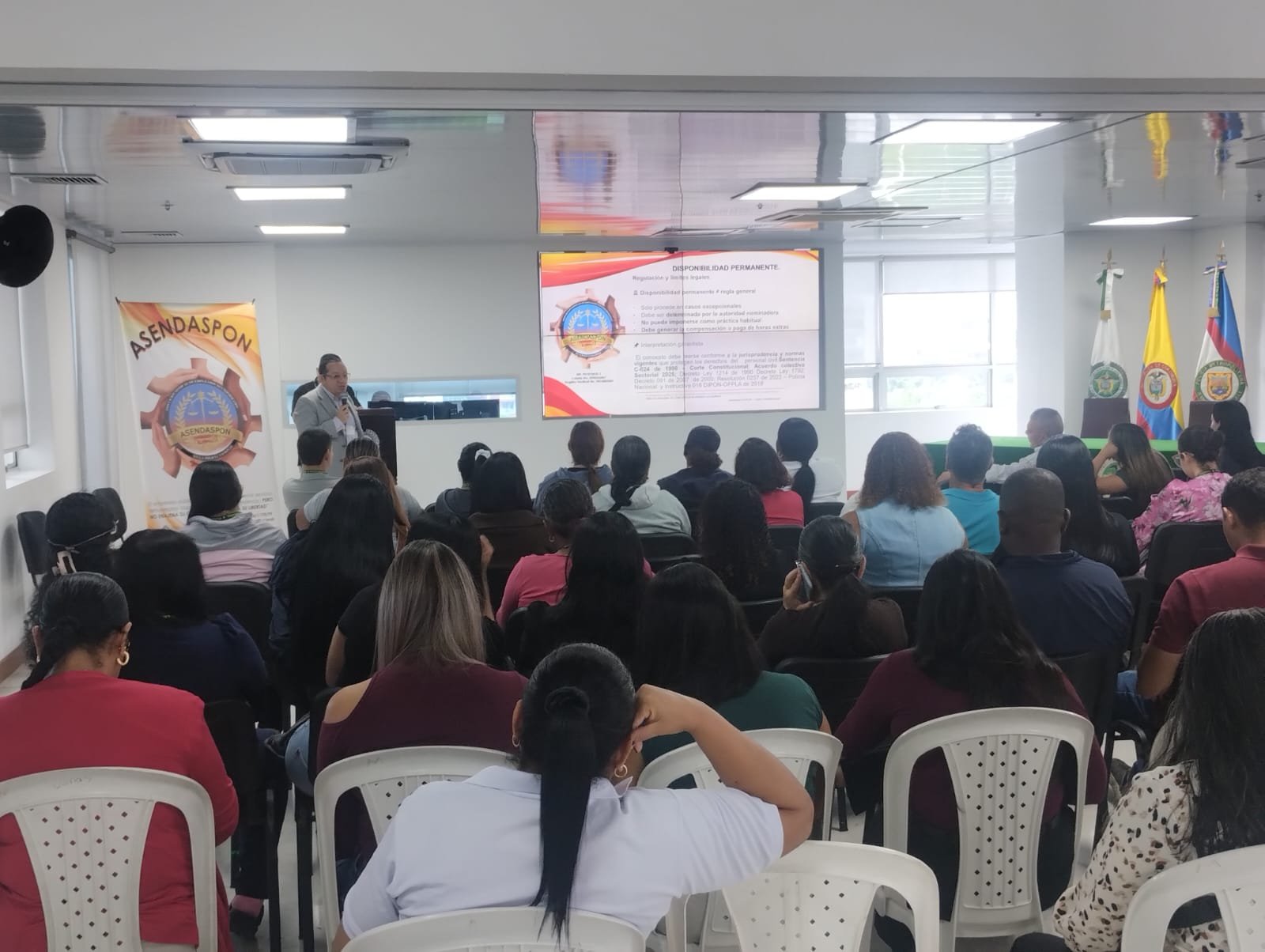 Manos unidas en señal de solidaridad